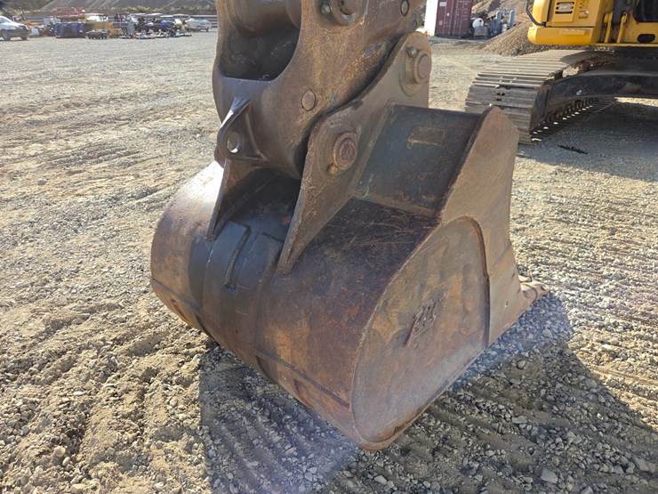 deere-225d-lc-image-13