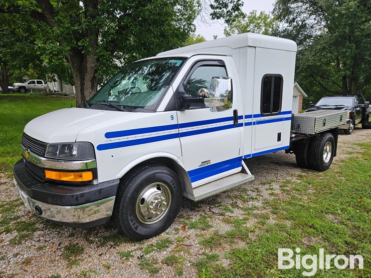 2013-chevrolet-express-g4500-image-1