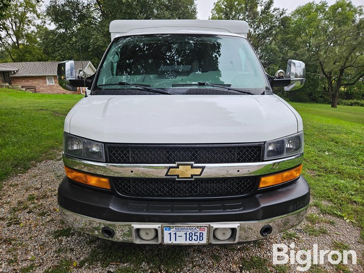 2013-chevrolet-express-g4500-image-2