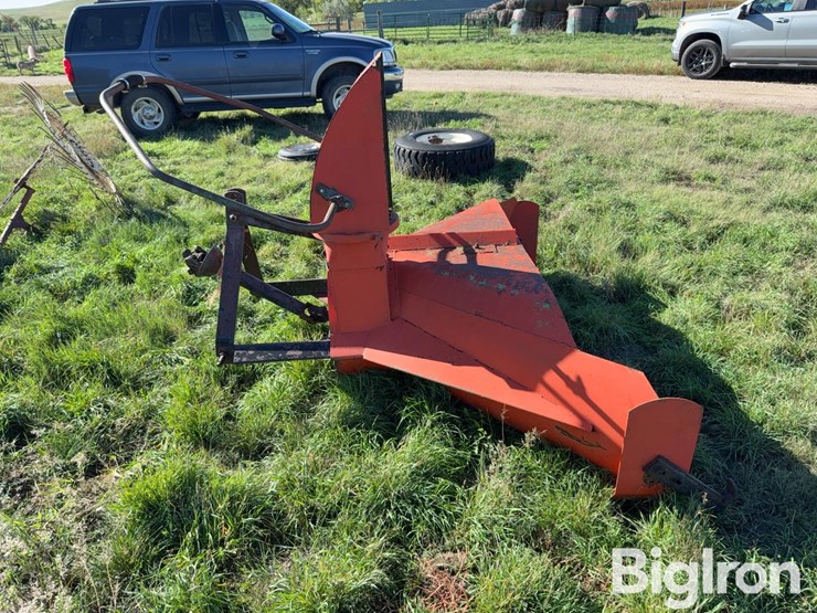 84”-3-pt-mounted-snow-blower-image-8
