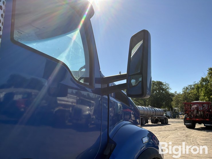 2020-kenworth-t880-image-16