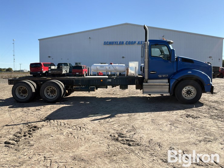 2020-kenworth-t880-image-4