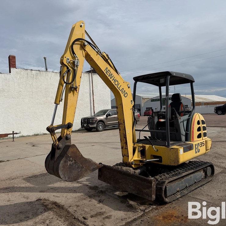 NEW HOLLAND EC35