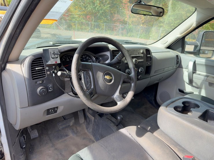 2013-chevrolet-silverado-3500hd-image-29