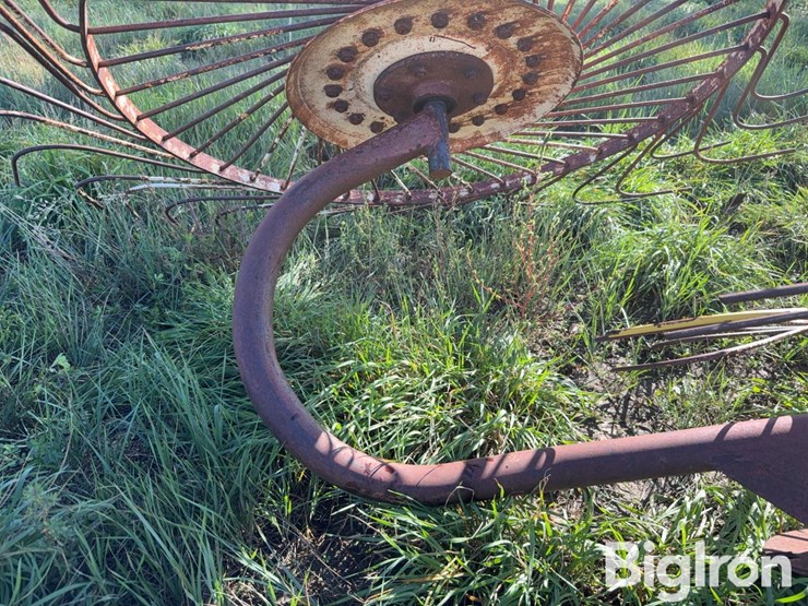 side-delivery-rake-wheels-image-20