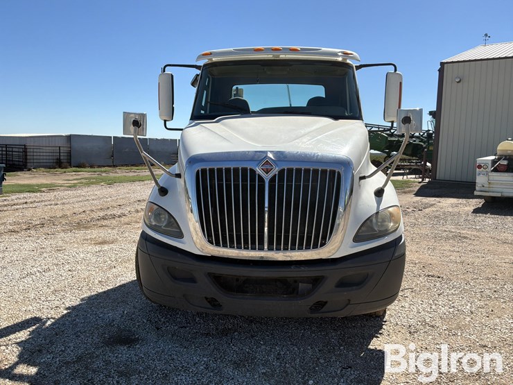 2011-international-prostar-image-2
