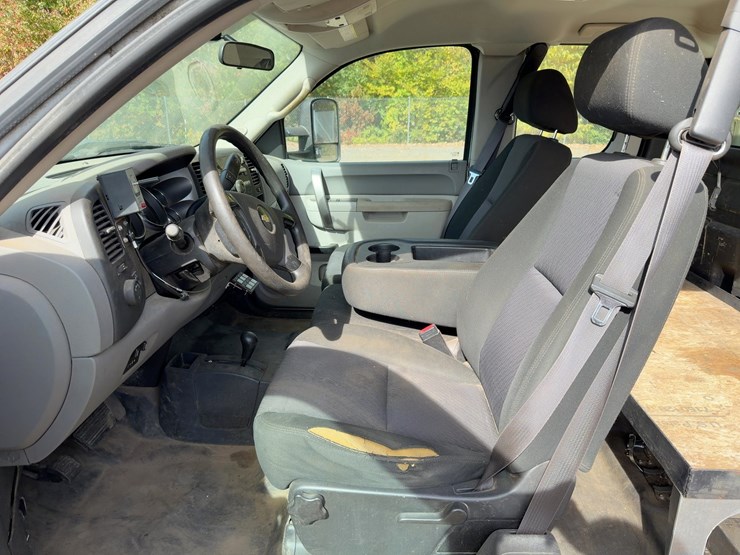 2013-chevrolet-silverado-3500hd-image-28