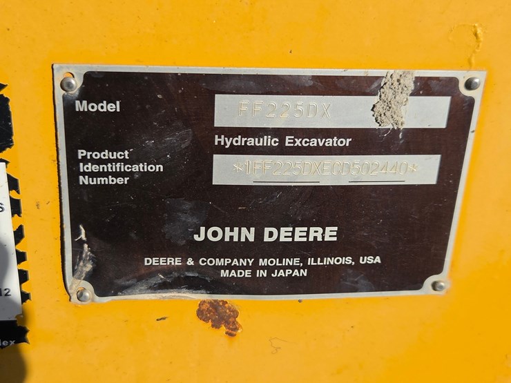 deere-225d-lc-image-79