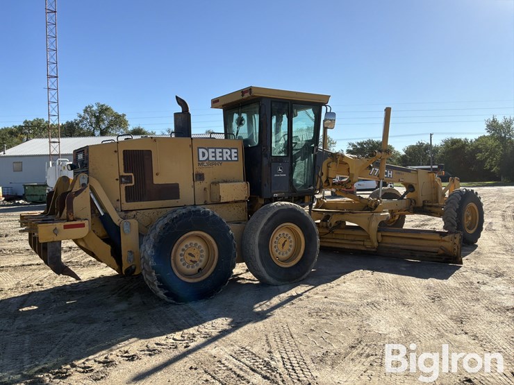 2003-deere-770ch-image-5