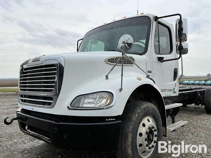 2010-freightliner-business-class-m2-112-image-9