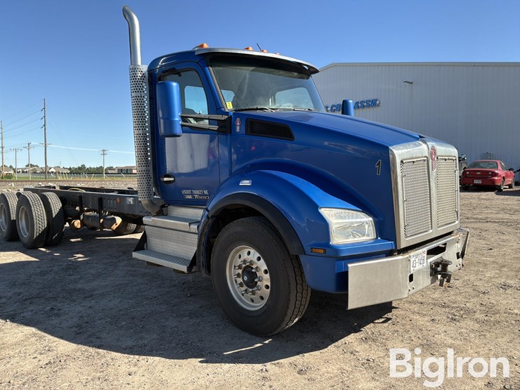 2020-kenworth-t880-image-12