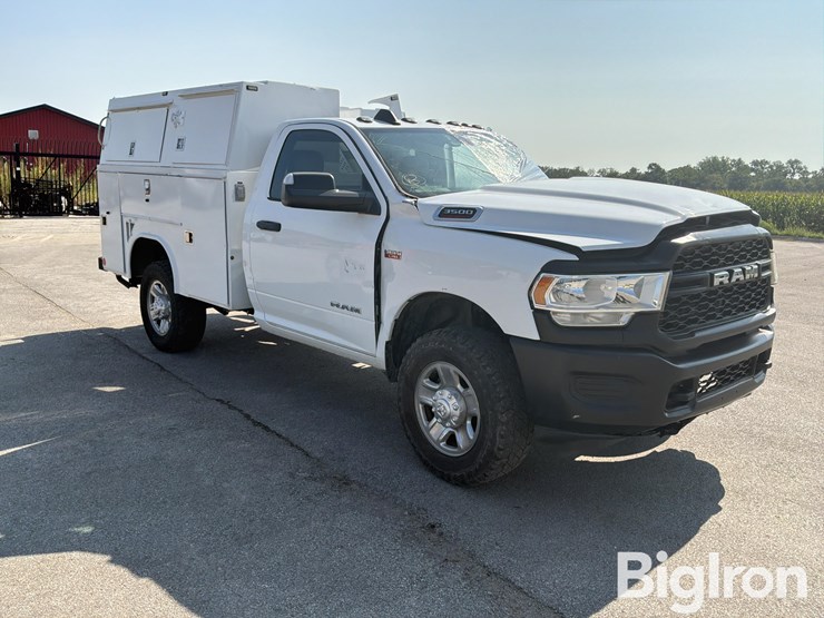2022-dodge-3500-image-3