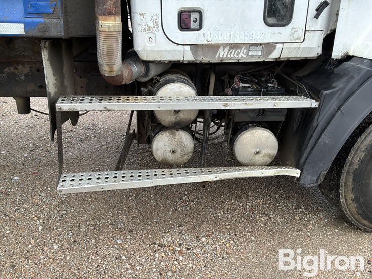 1999-mack-cl713-image-15