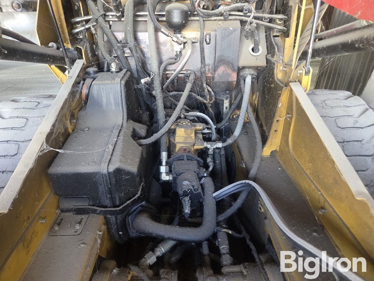 caterpillar-236d-image-12