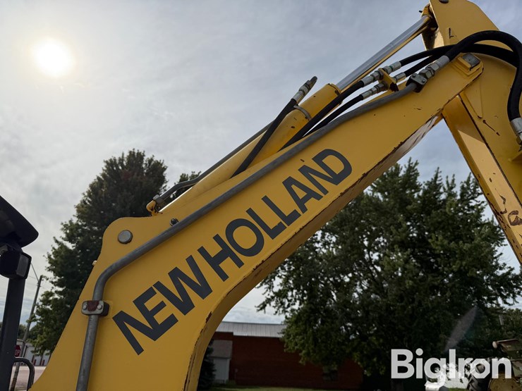 new-holland-ec35-image-19