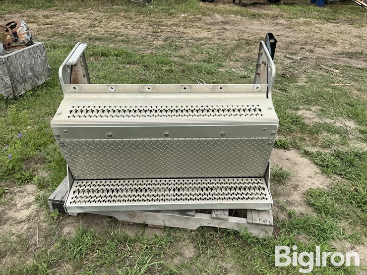 peterbilt-truck-step-image-2