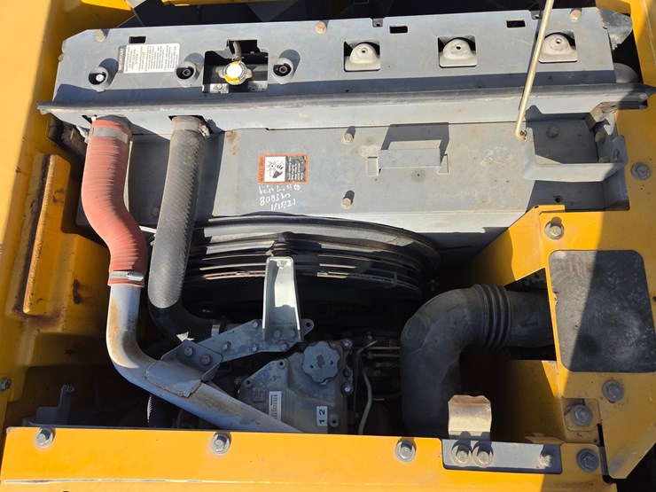 deere-225d-lc-image-26