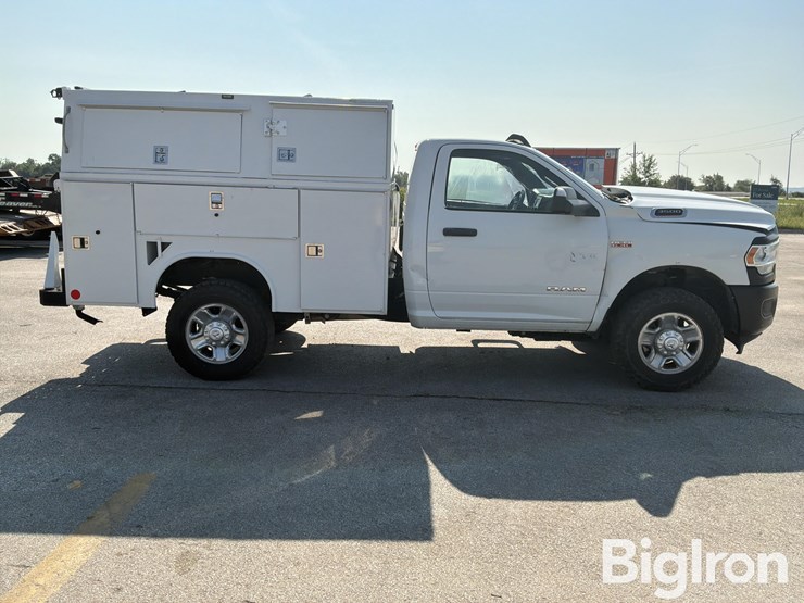 2022-dodge-3500-image-4