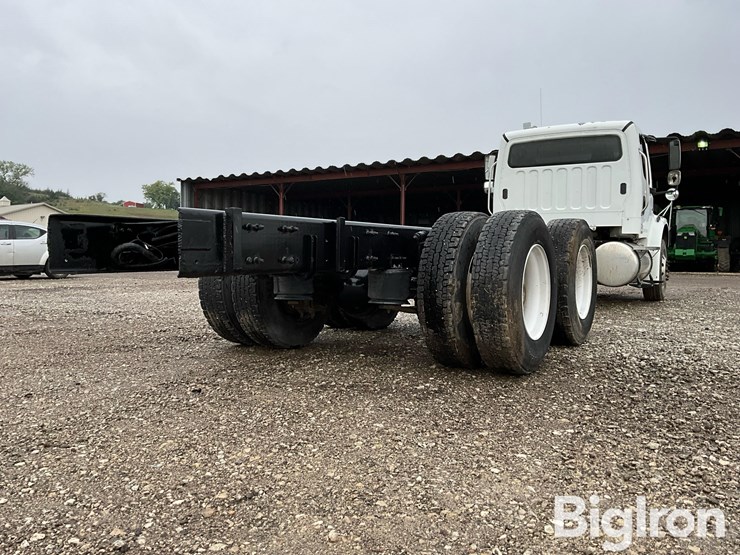 2010-freightliner-business-class-m2-112-image-5