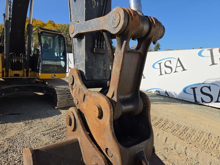 deere-225d-lc-image-15