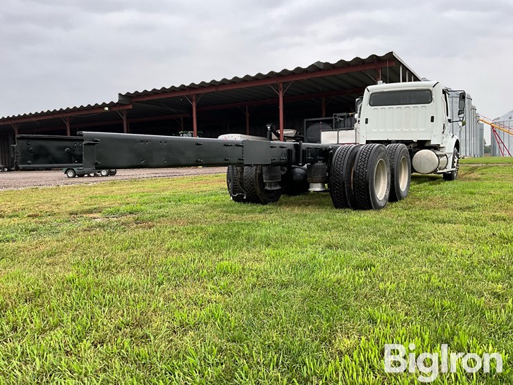 2010-freightliner-business-class-m2-112-image-5