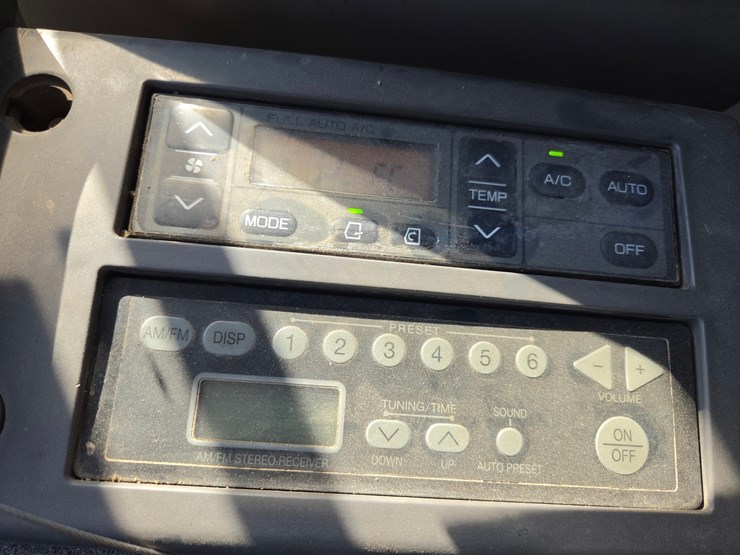 deere-225d-lc-image-58
