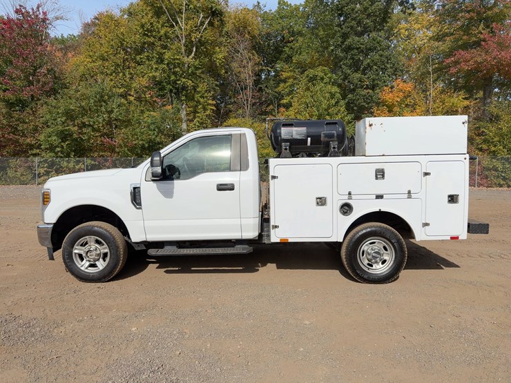 2018-ford-f250-xl-image-2