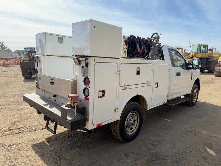 2018-ford-f250-xl-image-5
