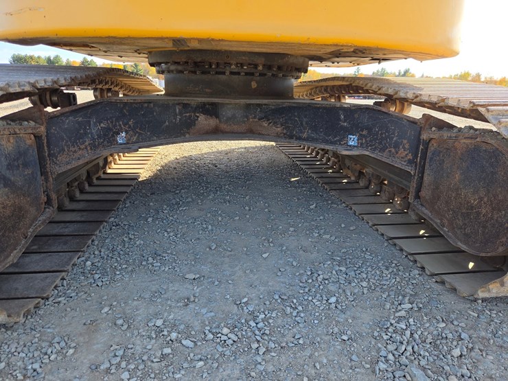 deere-225d-lc-image-39