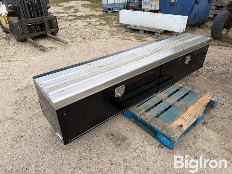 harbor-8'-aluminum-toolbox-image-3