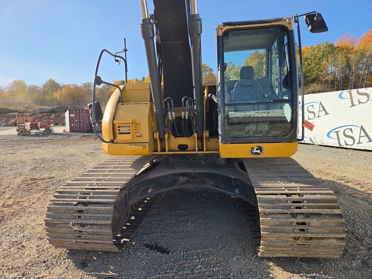 deere-225d-lc-image-9