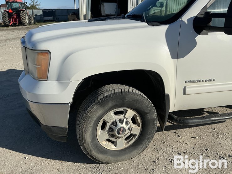 2011-gmc-2500hd-image-13