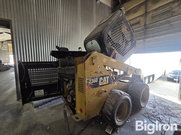 caterpillar-236d-image-4