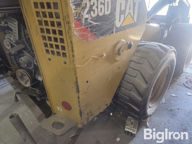caterpillar-236d-image-8