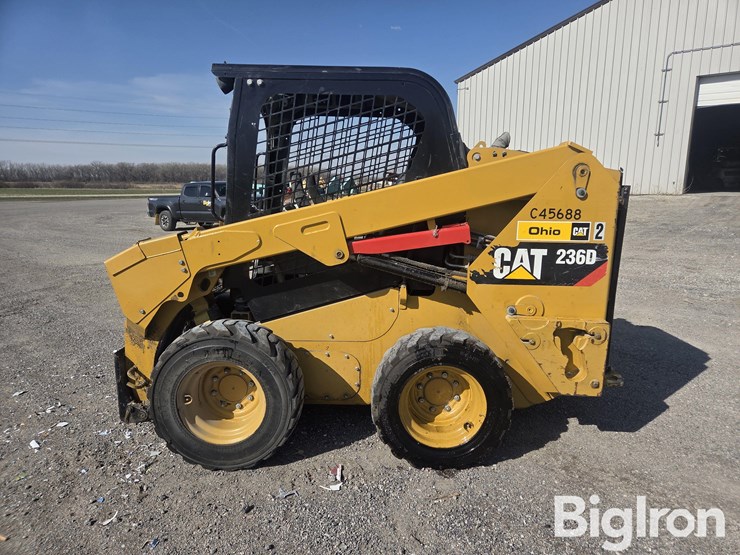 2016-caterpillar-236d-image-8