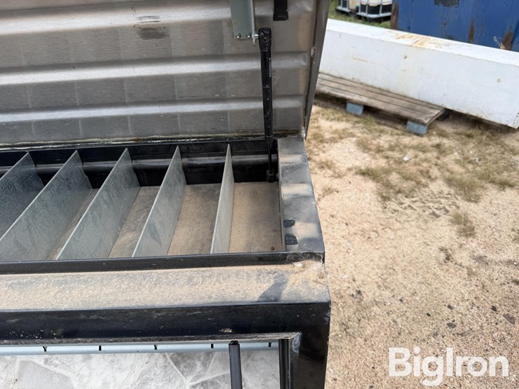 harbor-8'-aluminum-toolbox-image-20
