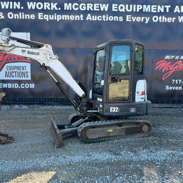 BOBCAT E32