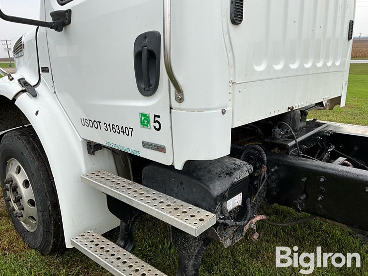 2010-freightliner-business-class-m2-112-image-17