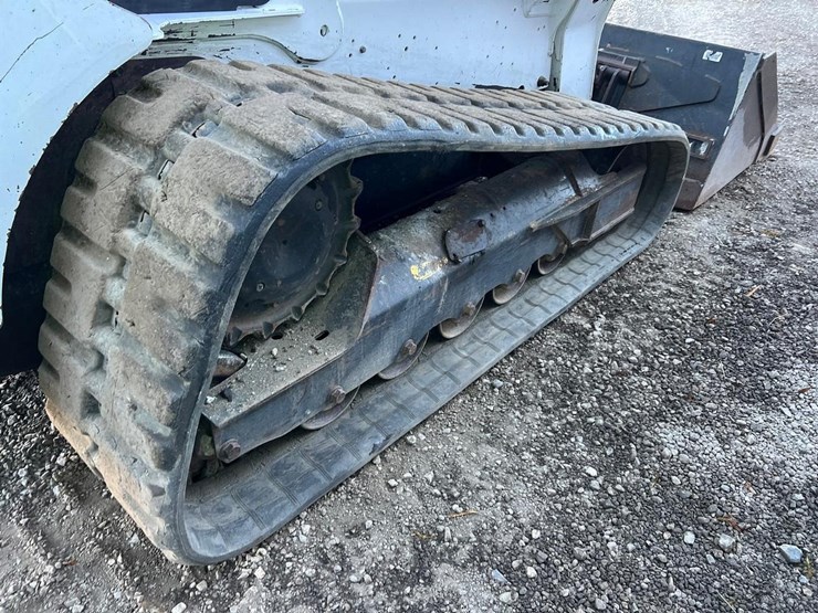 2022-bobcat-t740-image-15