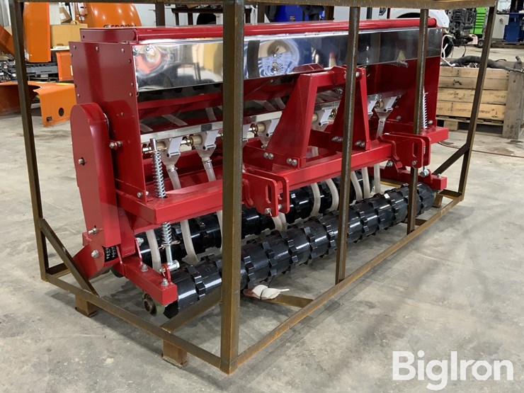 2026-massey-ferguson-730-image-3