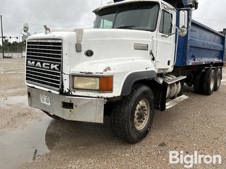 1999-mack-cl713-image-11