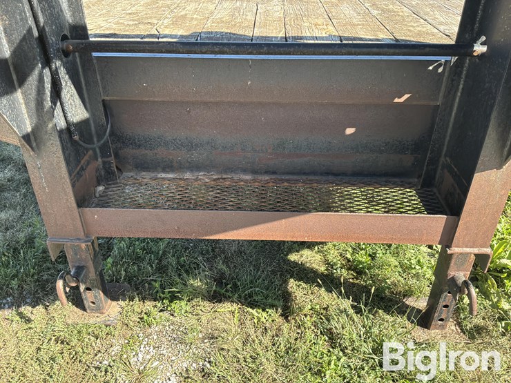 2004-diamond-t-t/a-gooseneck-flatbed-trailer-image-13