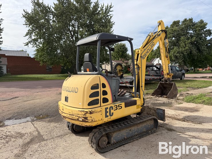 new-holland-ec35-image-5