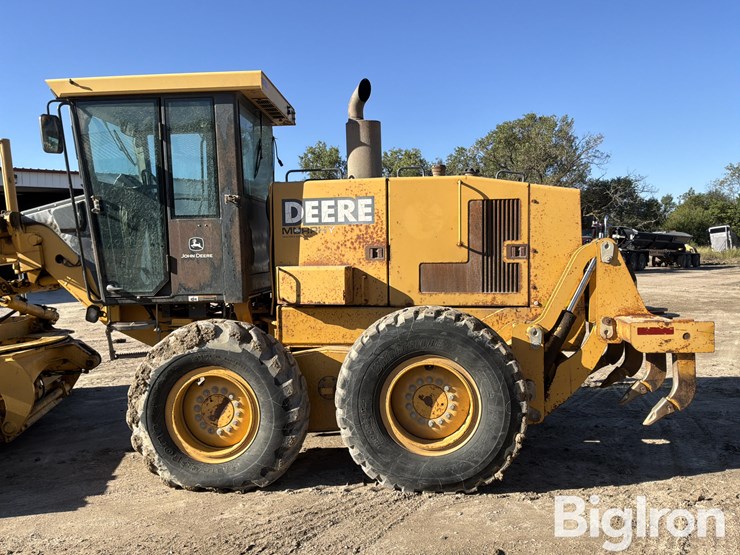 2003-deere-770ch-image-9