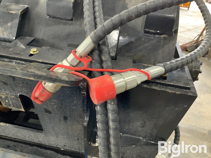 2026-massey-ferguson-730-image-11
