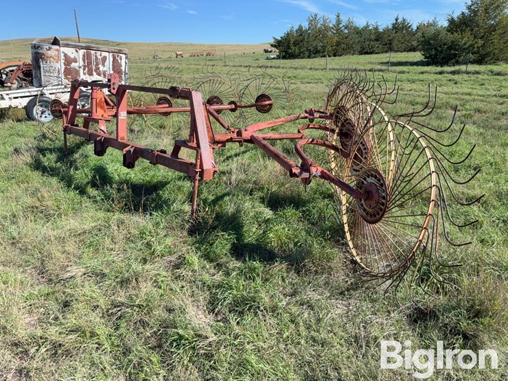 tonutti-10-wheel-3-pt-v-rake-image-1