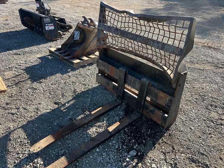 48”-skid-steer-pallet-forks-image-2