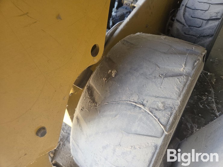 caterpillar-236d-image-19