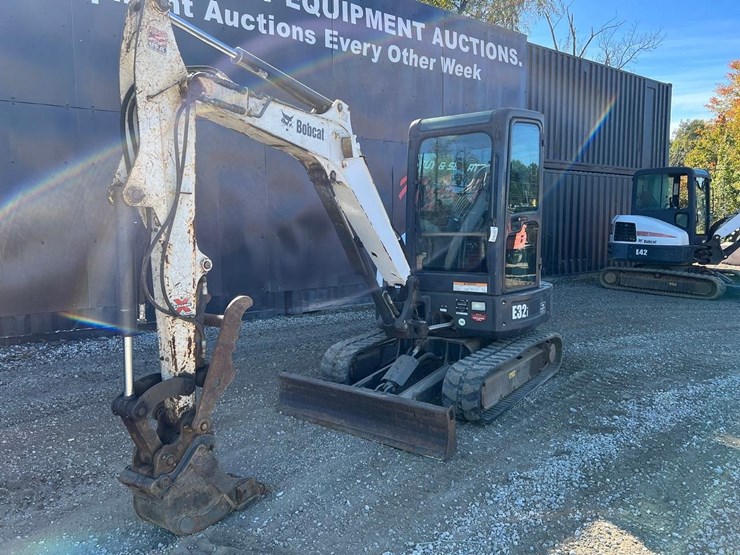 bobcat-e32-image-2