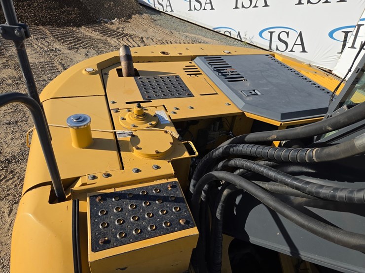 deere-225d-lc-image-23